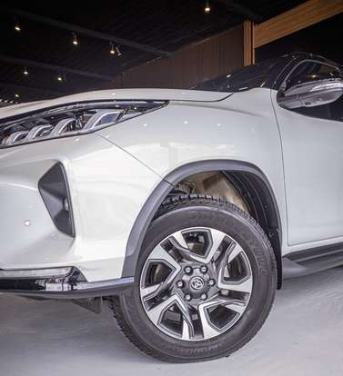 TOYOTA-HILUX SW4-2023
