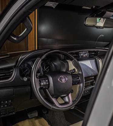 TOYOTA-HILUX SW4-2023