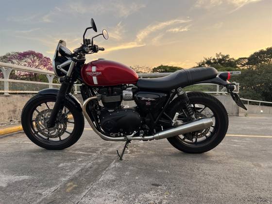TRIUMPH STREET TWIN 