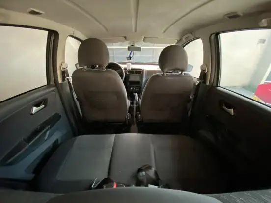 VOLKSWAGEN-FOX-2012