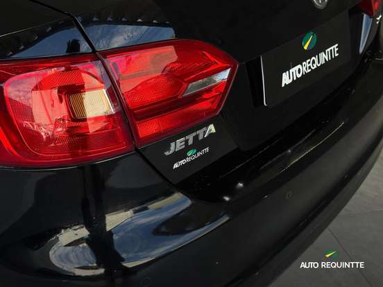 VOLKSWAGEN-JETTA-2011
