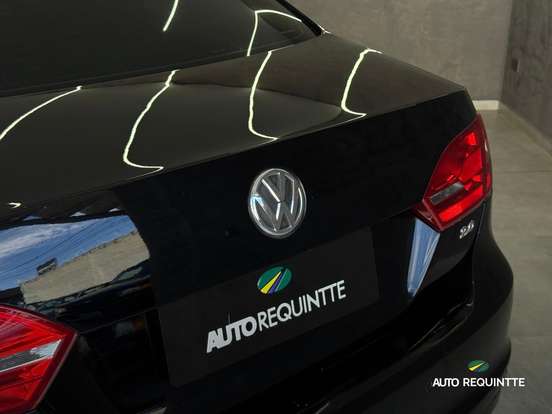 VOLKSWAGEN-JETTA-2011