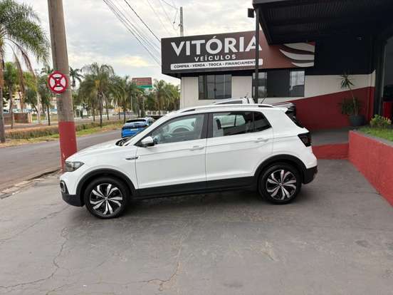 VOLKSWAGEN-T-CROSS-2021