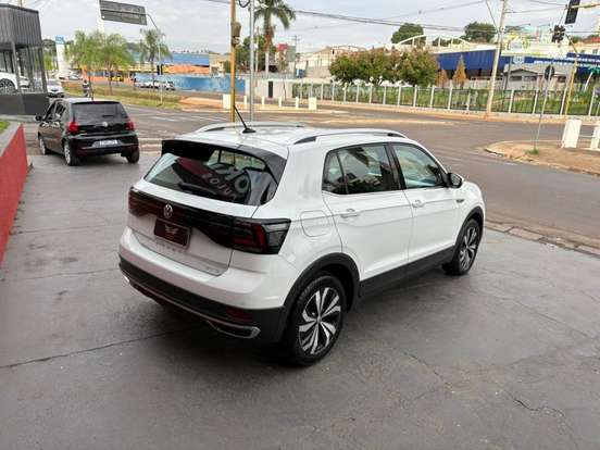 VOLKSWAGEN-T-CROSS-2021