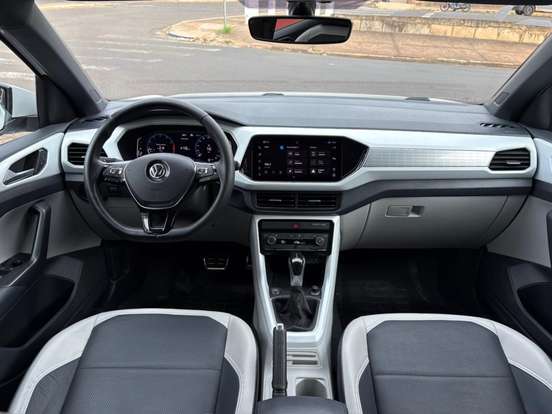 VOLKSWAGEN-T-CROSS-2021