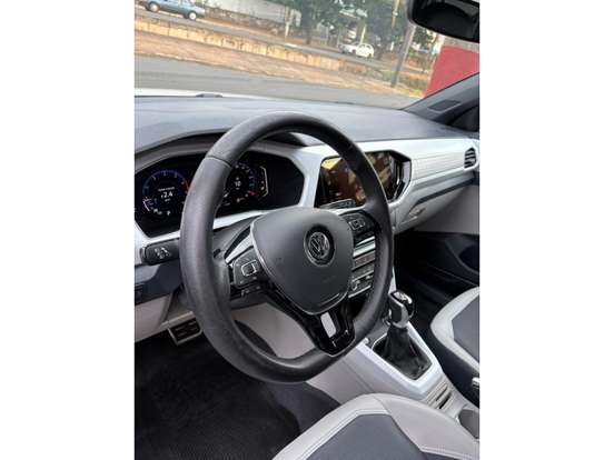 VOLKSWAGEN-T-CROSS-2021
