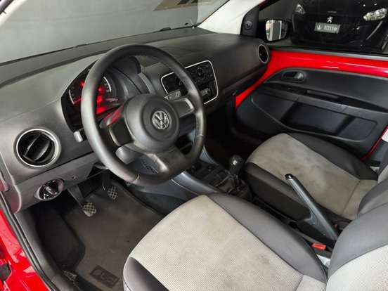 VOLKSWAGEN-UP-2016