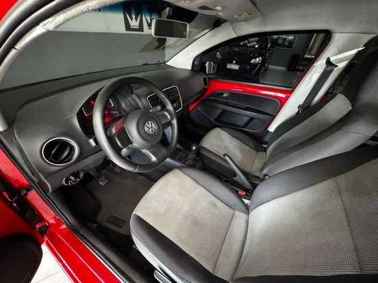 VOLKSWAGEN-UP-2016