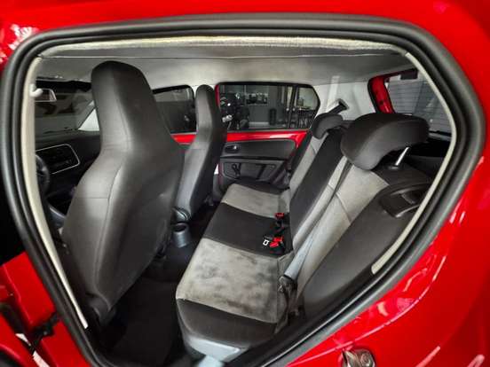 VOLKSWAGEN-UP-2016