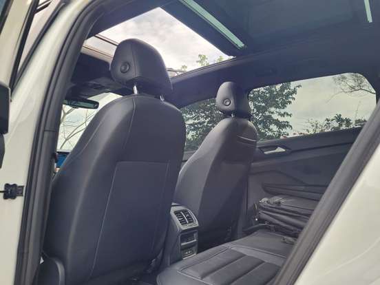 VOLKSWAGEN-TAOS-2023