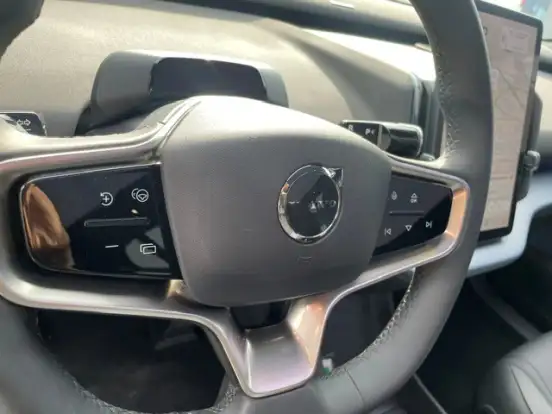 VOLVO-EX30-2025