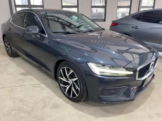 VOLVO-S60-2.0 T4 MOMENTUM GASOLINA 4P AUTOMÁTICO VOLVO-S60-2019