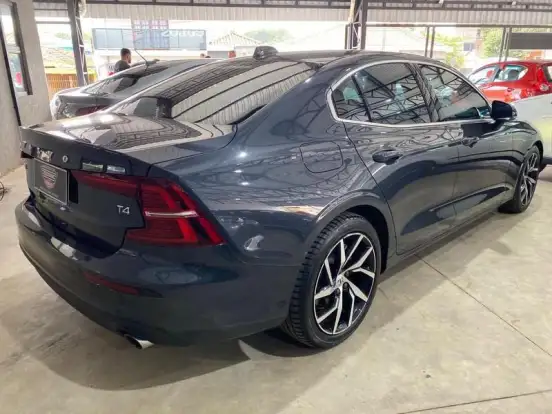 VOLVO-S60-2.0 T4 MOMENTUM GASOLINA 4P AUTOMÁTICO VOLVO-S60-2019