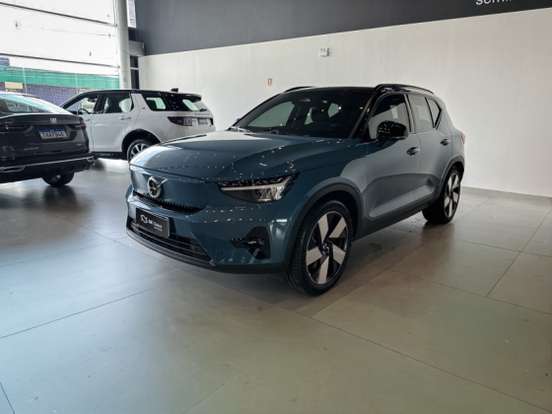 VOLVO-XC40-2022