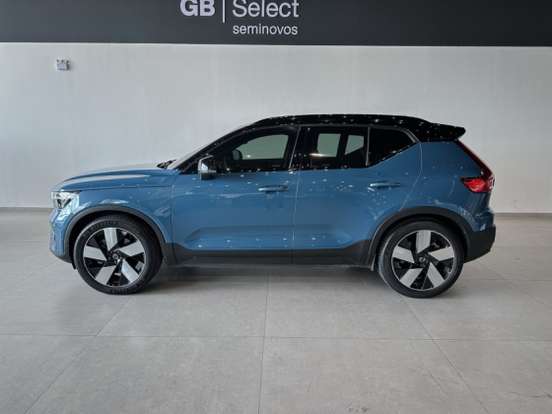 VOLVO-XC40-2022