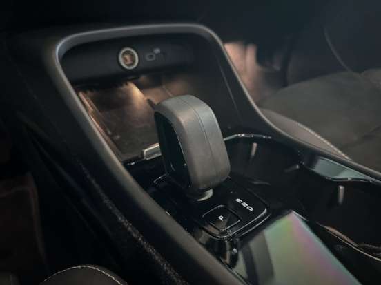VOLVO-XC40-2022