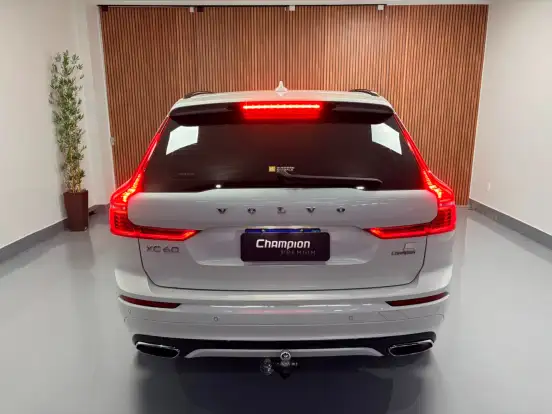 VOLVO-XC60-2021