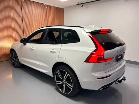 VOLVO-XC60-2021