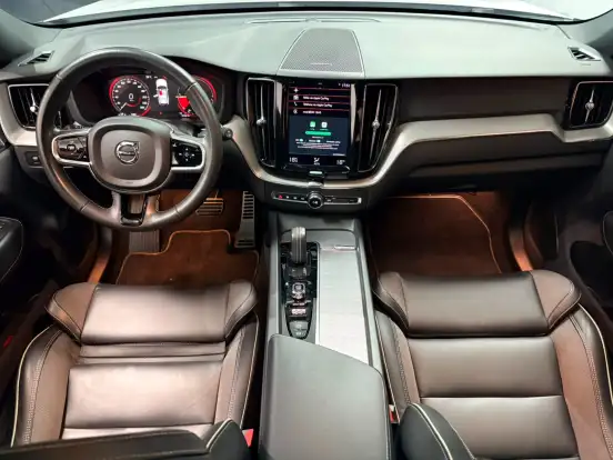 VOLVO-XC60-2021