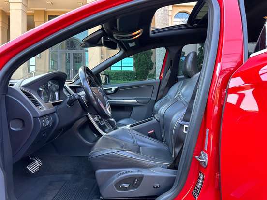 VOLVO-XC60-2016