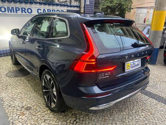 VOLVO-XC60-2025
