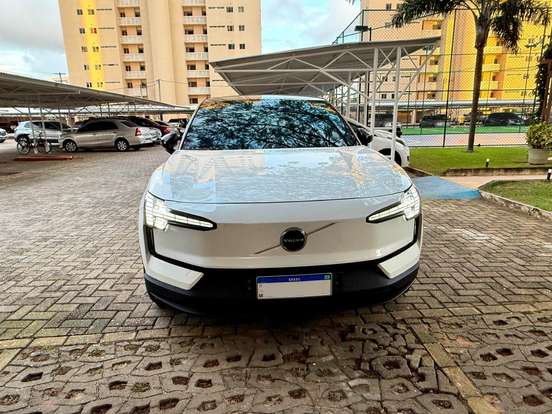 VOLVO-EX30-2024