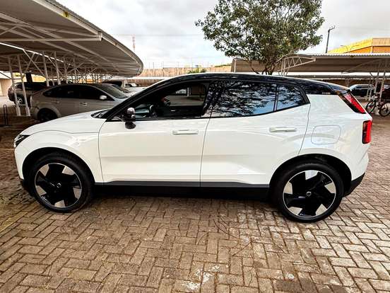 VOLVO-EX30-2024