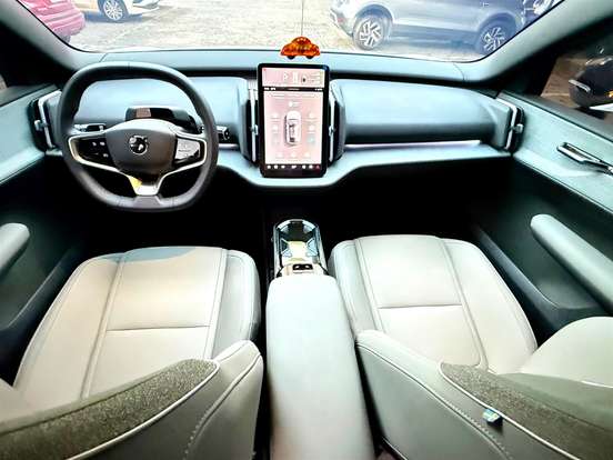 VOLVO-EX30-2024