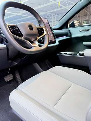 VOLVO-EX30-2024