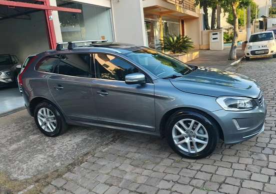 VOLVO-XC60-2017