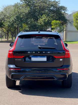 VOLVO-XC60-2021