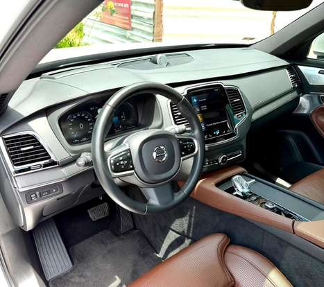 VOLVO-XC90-2022