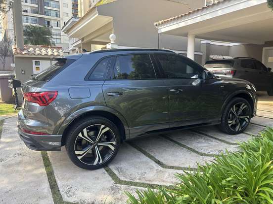 AUDI-Q3-2024