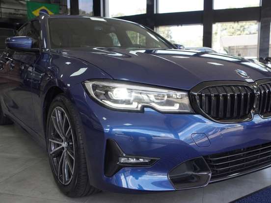 BMW-320i-2021