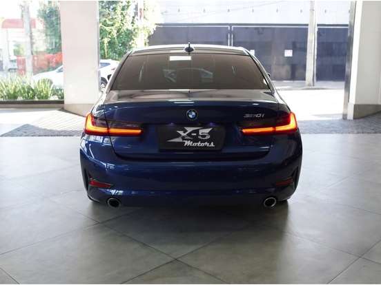 BMW-320i-2021