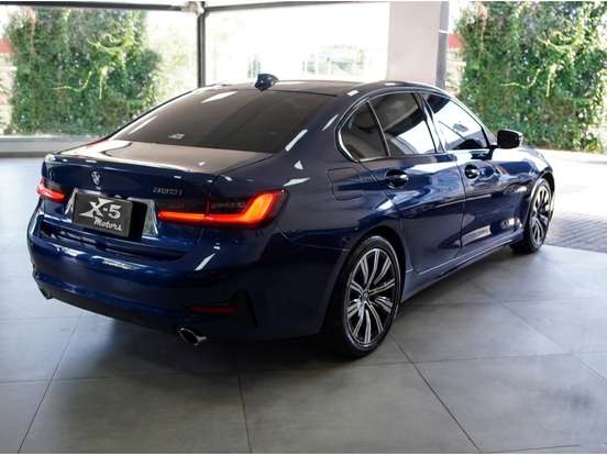 BMW-320i-2021