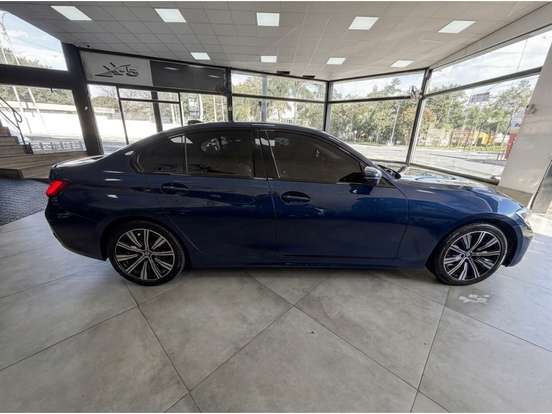 BMW-320i-2021