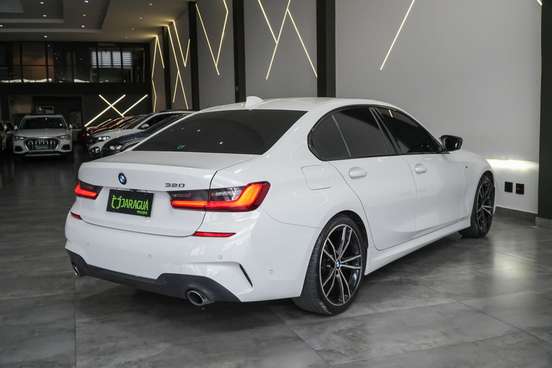 BMW-320i-2021