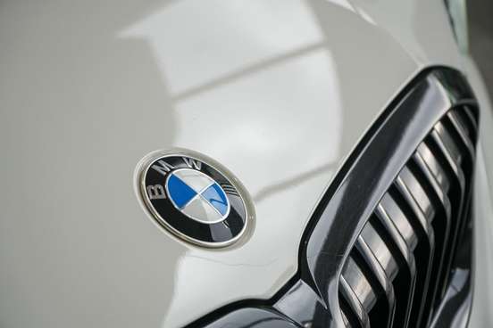 BMW-320i-2021