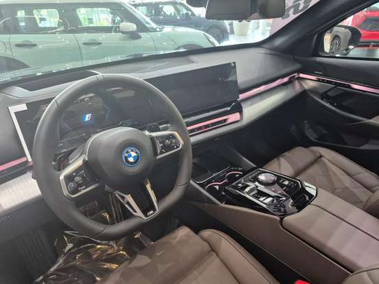 BMW-530e-2025