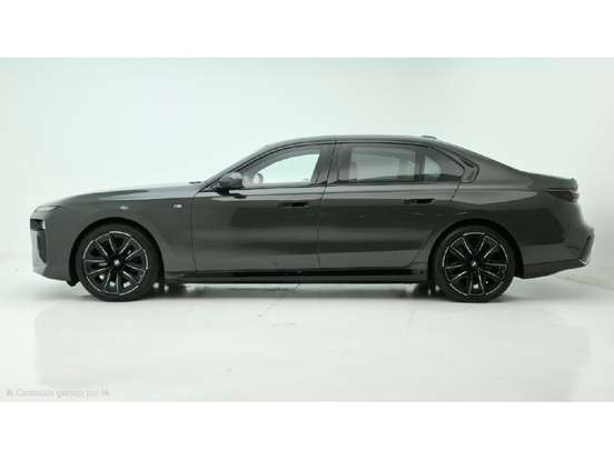 BMW-i7-2023