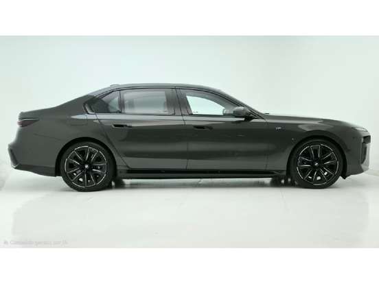 BMW-i7-2023