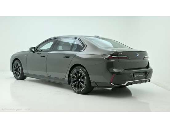 BMW-i7-2023