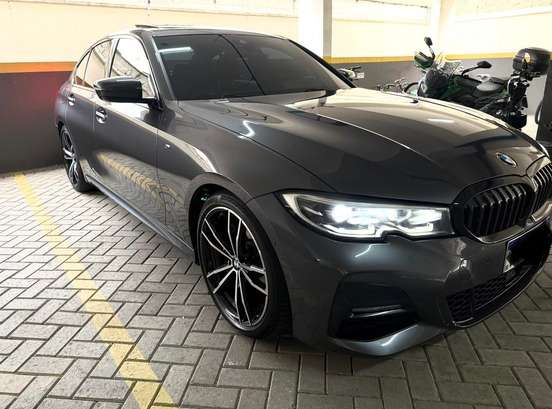 BMW-320i-2022