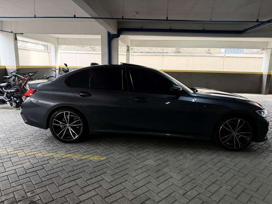 BMW-320i-2022