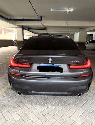 BMW-320i-2022