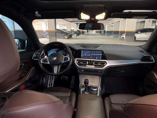 BMW-320i-2022