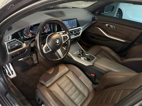 BMW-320i-2022