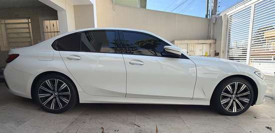 BMW-320i-2020
