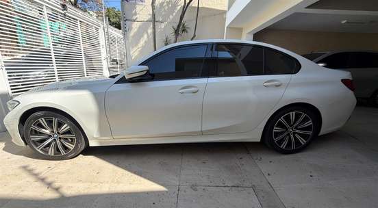 BMW-320i-2020